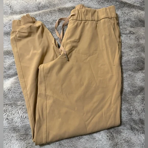 Lululemon On the Fly Jogger - Picture 4 of 10